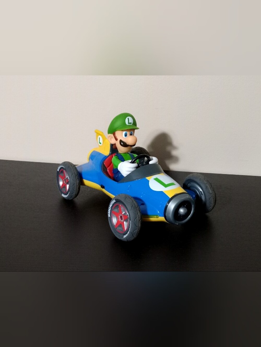 Nintendo Mario Kart Mach 8 Luigi RC Car (1:18 Scale) - Vehicle Only - 6"H/9.5"L
